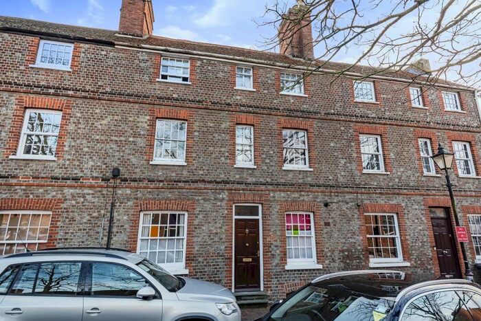 2 Bedroom Town House To Rent In Old Station Yard, Abingdon, OX14