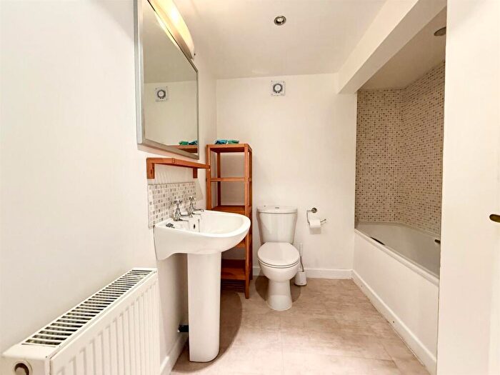 1 Bedroom Flat To Rent In Market Street, New Mills, High Peak, SK22