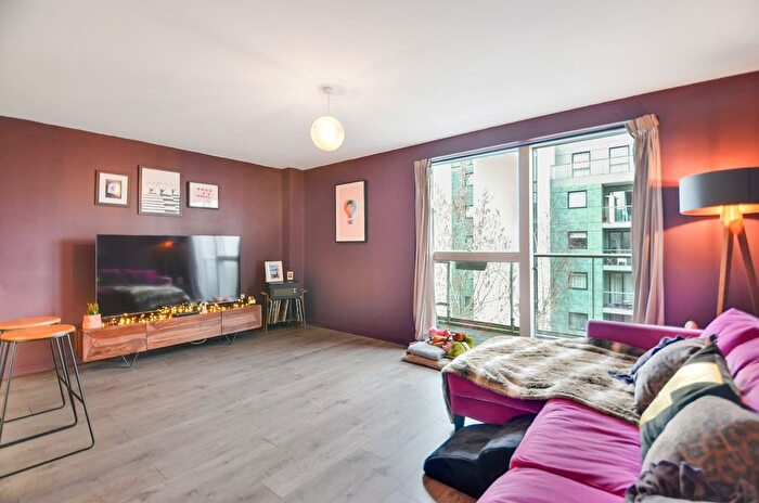 3 Bedroom Flat For Sale In Pump House Crescent, Brentford, TW8