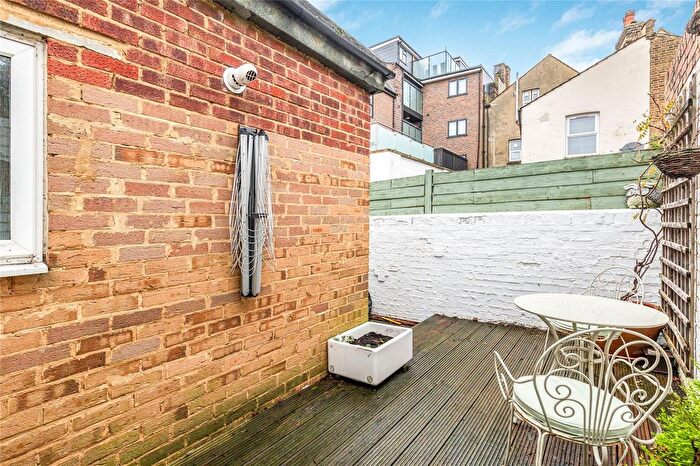 1 Bedroom Flat For Sale In Blegborough Road, Furzedown, SW16