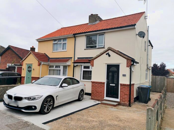 3 Bedroom Semi-Detached House To Rent In Lowestoft, NR33