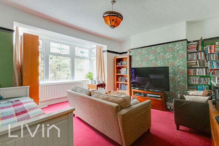 3 Bedroom Flat For Sale In Grange Road, London, SE25