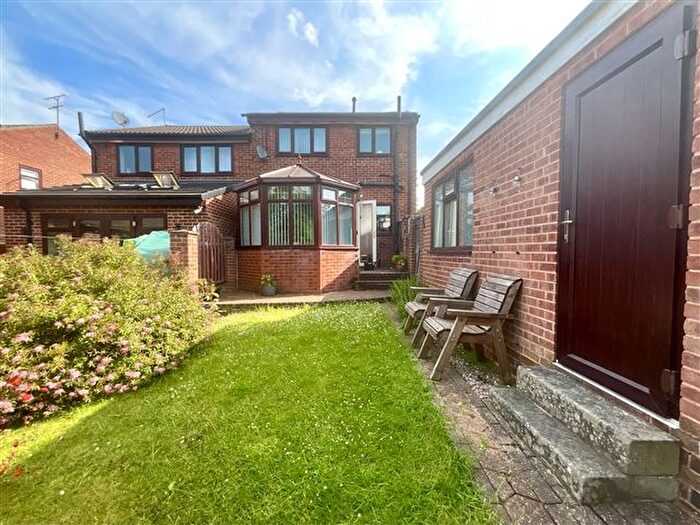 3 Bedroom Semi-Detached House For Sale In Eden Glade, Swallownest, Sheffield, S26