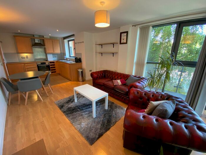 2 Bedroom Flat To Rent In Velocity North, City Walk, Leeds, West Yorkshire, LS11