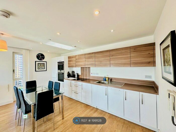 3 Bedroom Flat To Rent In Jefferson Plaza, London, E3