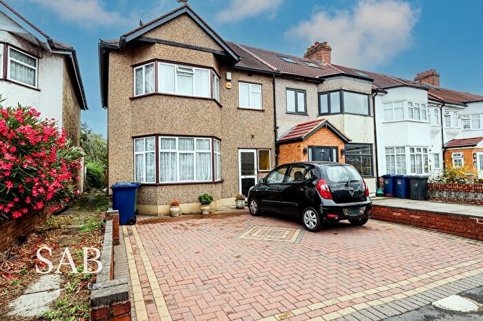 3 Bedroom End Of Terrace House To Rent In Costons Lane, Greenford, UB6