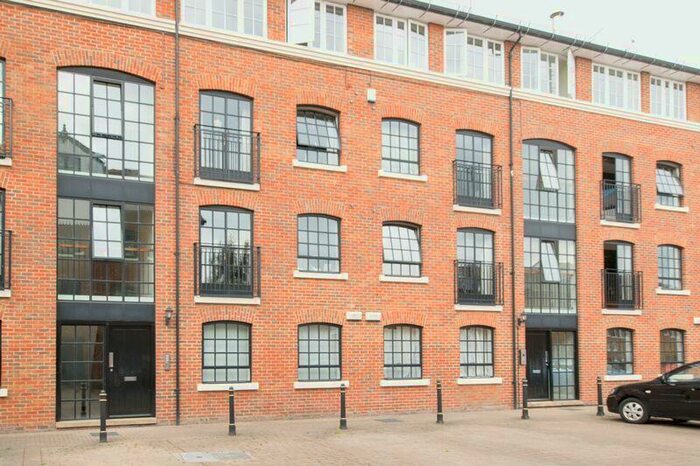 2 Bedroom Flat To Rent In Canterbury, CT2