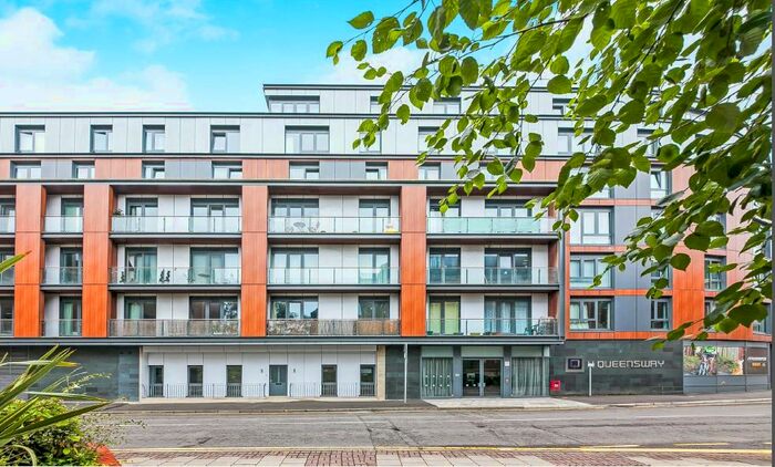 2 Bedroom Apartment To Rent In Queensway, Redhill, RH1