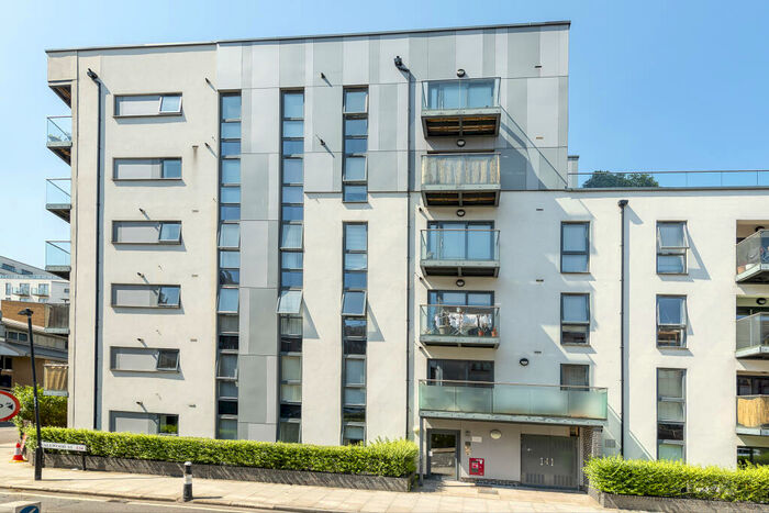 2 Bedroom Flat To Rent In Whatman House, Wallwood Street, London, E14