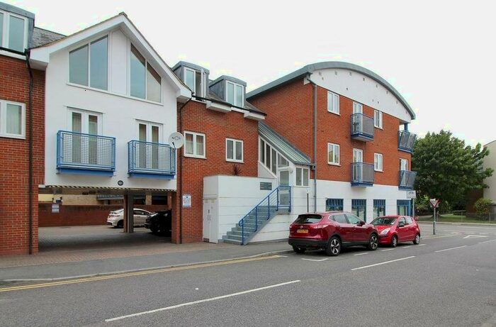 1 Bedroom Flat To Rent In The Phoenix, Chelmsford, Essex, CM1