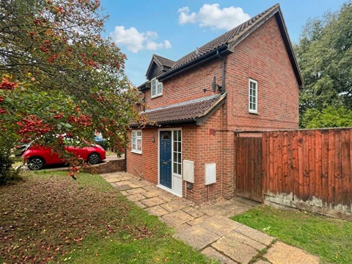 2 Bedroom End Of Terrace House For Sale In Lindsay Drive, Abingdon, OX14