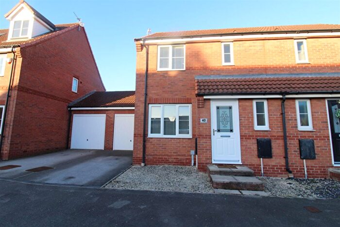 3 Bedroom Semi-detached House For Sale In Hyde Park Road, Kingswood, Hull, HU7
