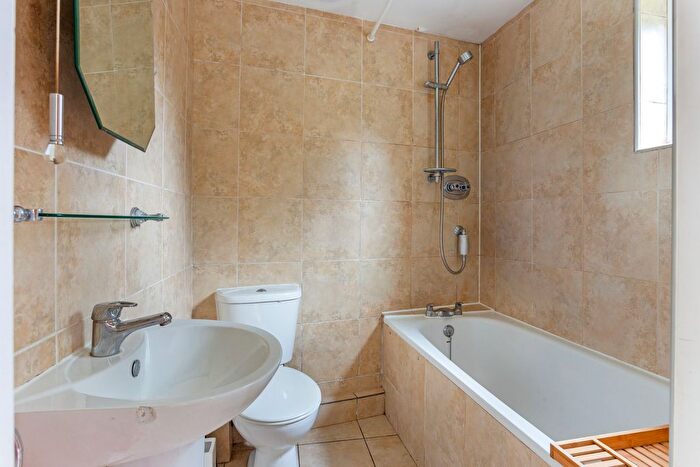 2 Bedroom Detached House For Sale In Helena Road, Windsor, SL4