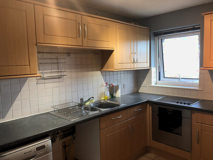2 Bedroom Flat To Rent In Bramble Close, RH10