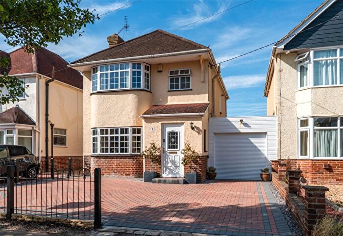 3 Bedroom Detached House For Sale In Hounsdown Avenue, Totton, Southampton, Hampshire, SO40