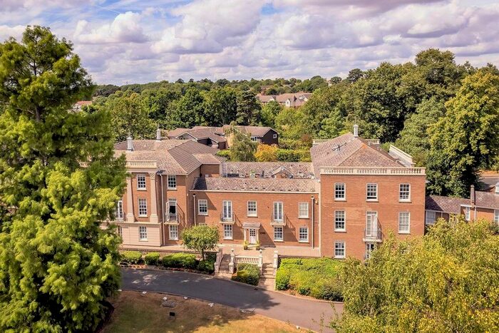 2 Bedroom Flat For Sale In Bower Hill, Epping, CM16