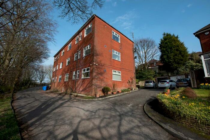2 Bedroom Apartment To Rent In Lowther Close, Manchester, M25