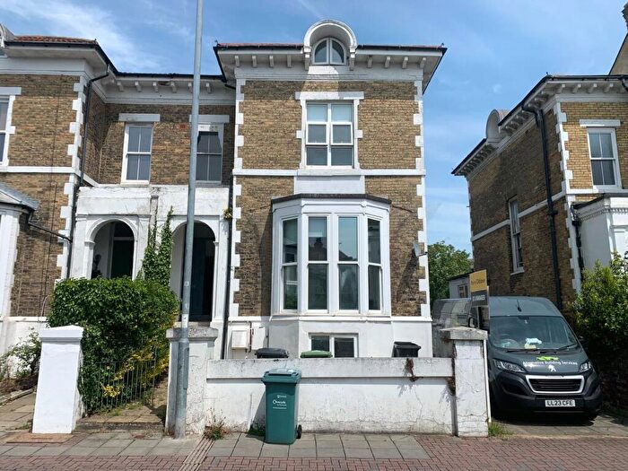 5 Bedroom Flat To Rent In Clarendon Road, Southsea, Hampshire, PO5