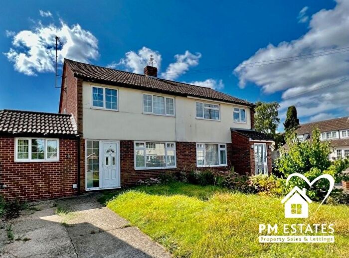 4 Bedroom Semi Detached House To Rent In Hawthorn Close, CM22