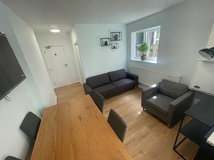 6 Bedroom Terraced House To Rent In Park Street, Grimsby, DN32