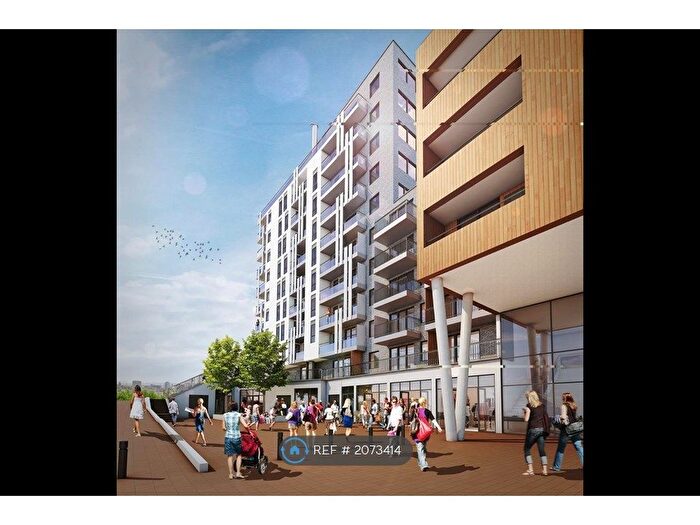 3 Bedroom Flat To Rent In Salcombe Court, London, E14