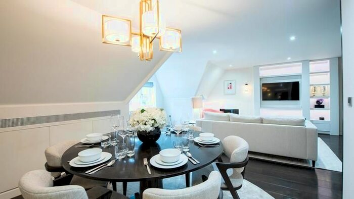 2 Bedroom Flat To Rent In Duke Street, Mayfair, London, W1K