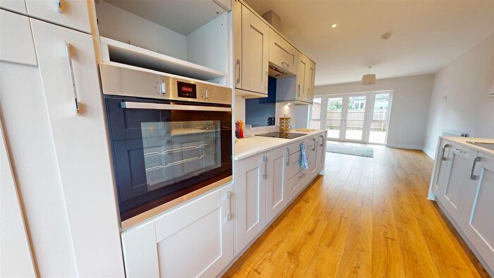 4 Bedroom Detached House For Sale In Celandine Close, Weymouth, DT4