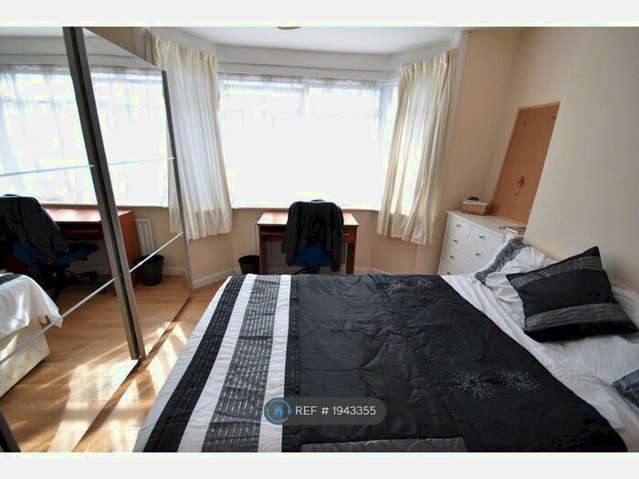 4 Bedroom Semi-Detached House To Rent In Burgess Road, Southampton, SO16