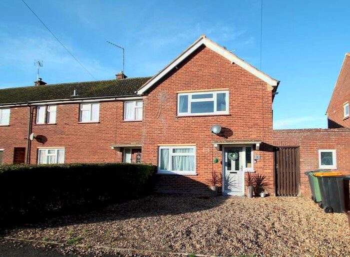 2 Bedroom Property To Rent In Knights Close, Eaton Bray, Beds, LU6