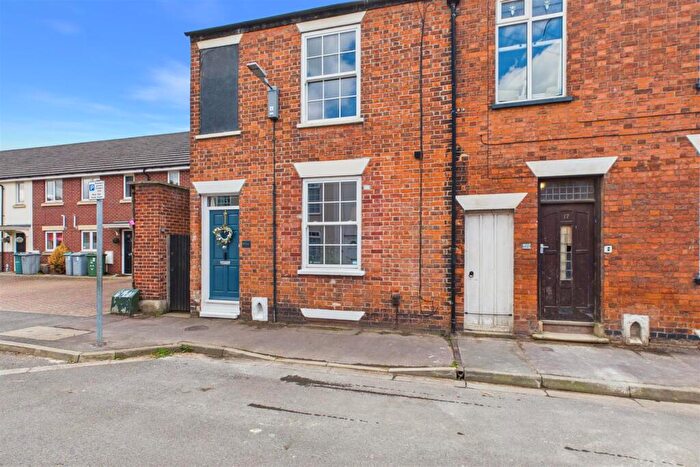 3 Bedroom End Of Terrace House For Sale In Whitfield Street, Newark, NG24