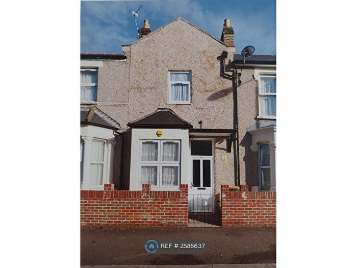 3 Bedroom Terraced House To Rent In Fourth Avenue, London, E12