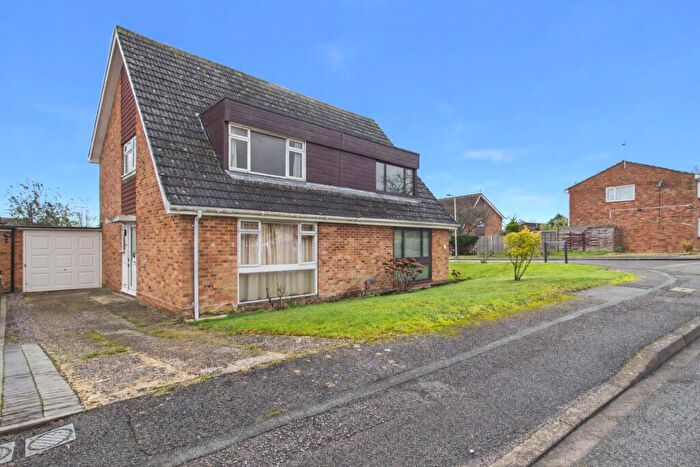 3 Bedroom Semi Detached House For Sale In Sutherland Grove, Calcot, Reading, Berkshire, RG31