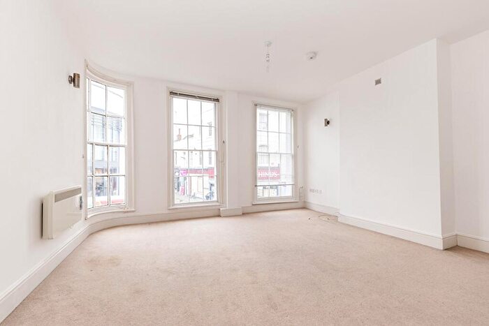 2 Bedroom Apartment To Rent In High Street, Cheltenham, GL50