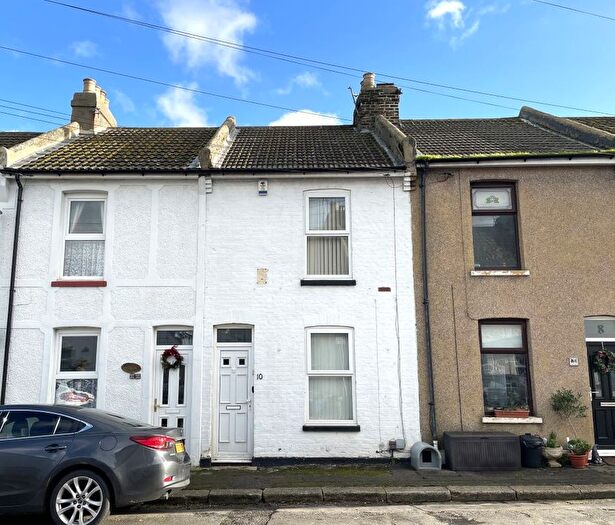 3 Bedroom Terraced House For Sale In Albert Road, Gillingham, ME7