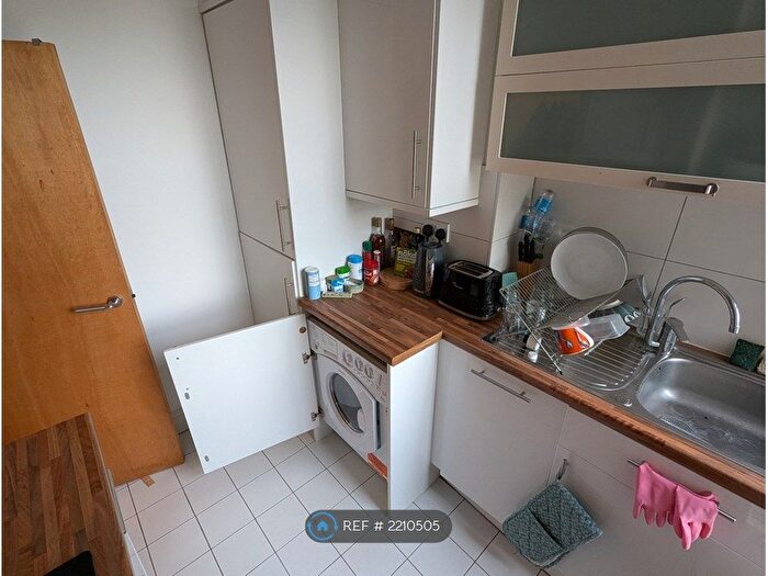 1 Bedroom Flat To Rent In Sheen Road, Richmond, TW9