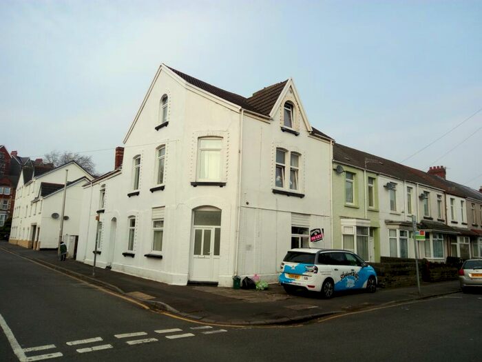 8 Bedroom House To Rent In St Helens Avenue, Brynmill, Swansea, SA1