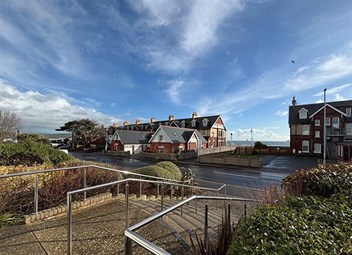 2 Bedroom Flat For Sale In Greenhill, Weymouth, DT4