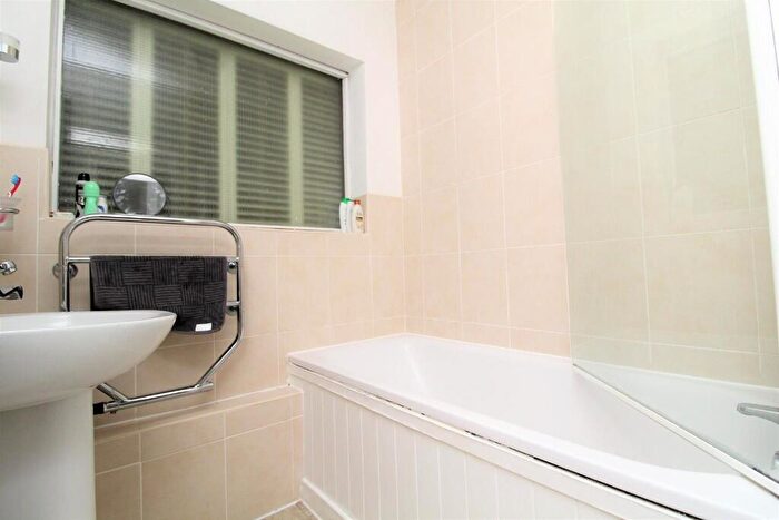 1 Bedroom Apartment For Sale In Shevon Way, Brentwood, Essex, CM14