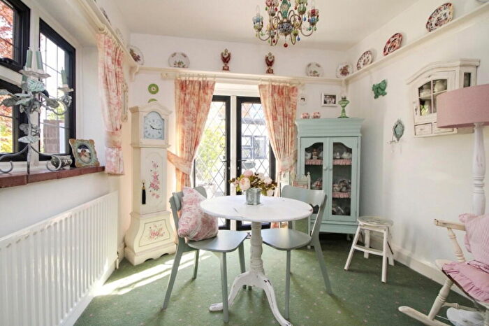4 Bedroom Detached House For Sale In All Saints Avenue, Margate, CT9 - Photo 8
