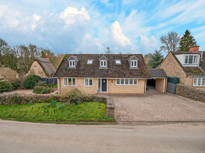 4 Bedroom Detached House For Sale In Hollow Road Lower Tadmarton Banbury, Oxfordshire, OX15