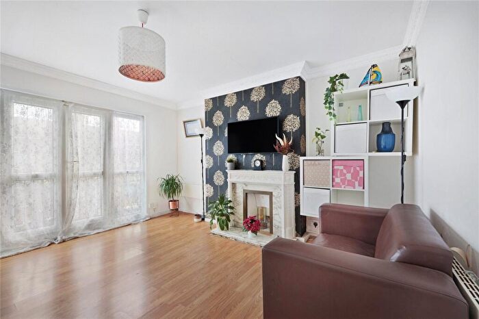 2 Bedroom Maisonette For Sale In Nash House, Prospect Hill, Walthamstow, London, E17