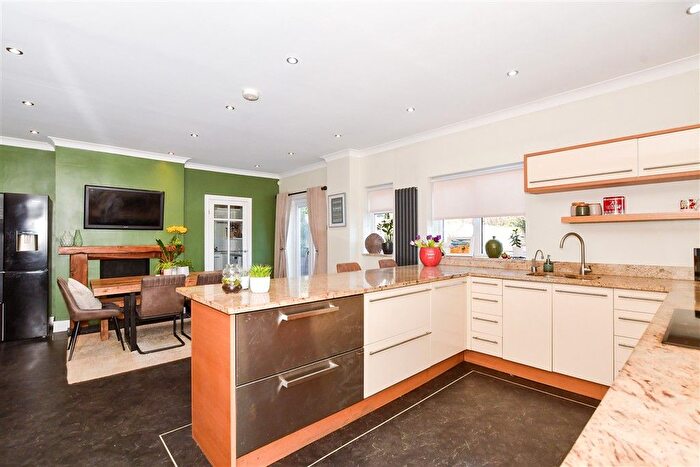 5 Bedroom Detached House For Sale In London Road, Newington, Sittingbourne, Kent, ME9