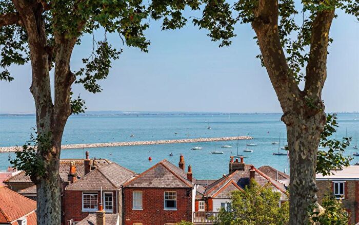 3 Bedroom Terraced House For Sale In Cowes, Isle Of Wight, PO31