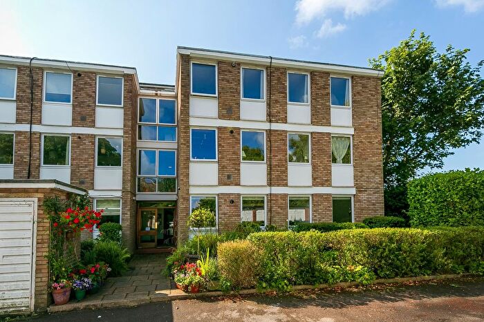 2 Bedroom Flat For Sale In Ham Street, Richmond, TW10