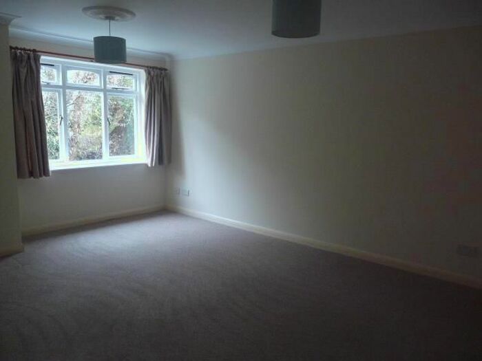 2 Bedroom Flat To Rent In Corfe Place, Courthouse Road, Maidenhead, SL6