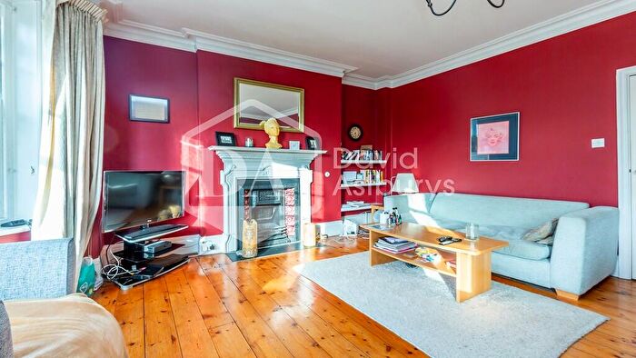 2 Bedroom Apartment To Rent In Hillside Gardens, Highgate, London, N6