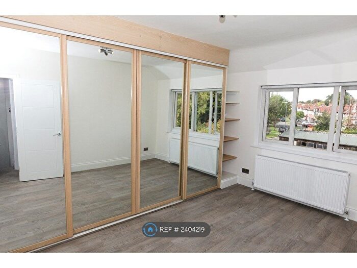 1 Bedroom Flat To Rent In Parkside Way, Harrow, Middlesex, HA2