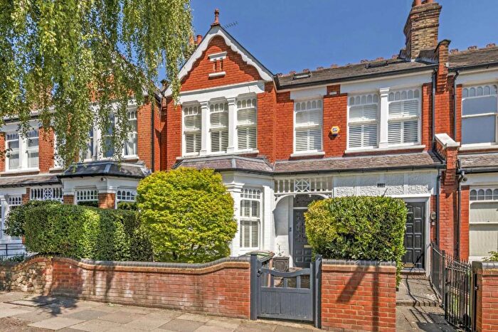 2 Bedroom Flat To Rent In Rosebery Road, London, N10