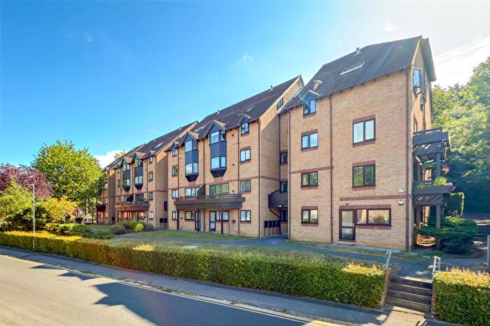 1 Bedroom Penthouse For Sale In Hawkshill, Dellfield, St. Albans, Hertfordshire, AL1