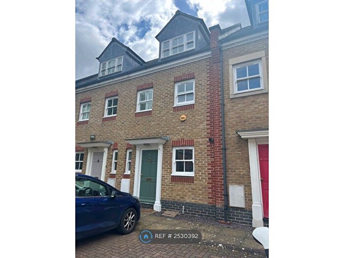 3 Bedroom Terraced House To Rent In Marlborough Mews, London, SW2